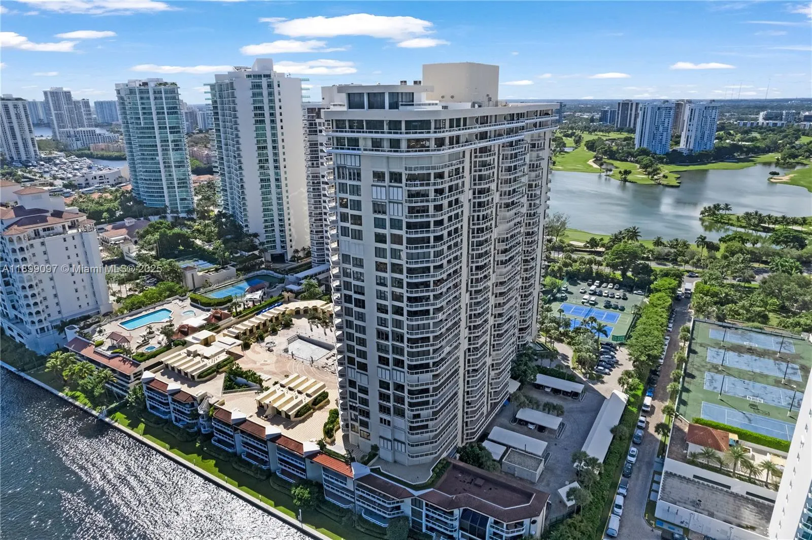 20191 E Country Club Dr, #1603
