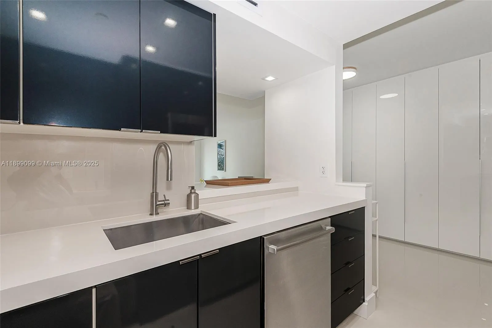 1000 West Ave, #327