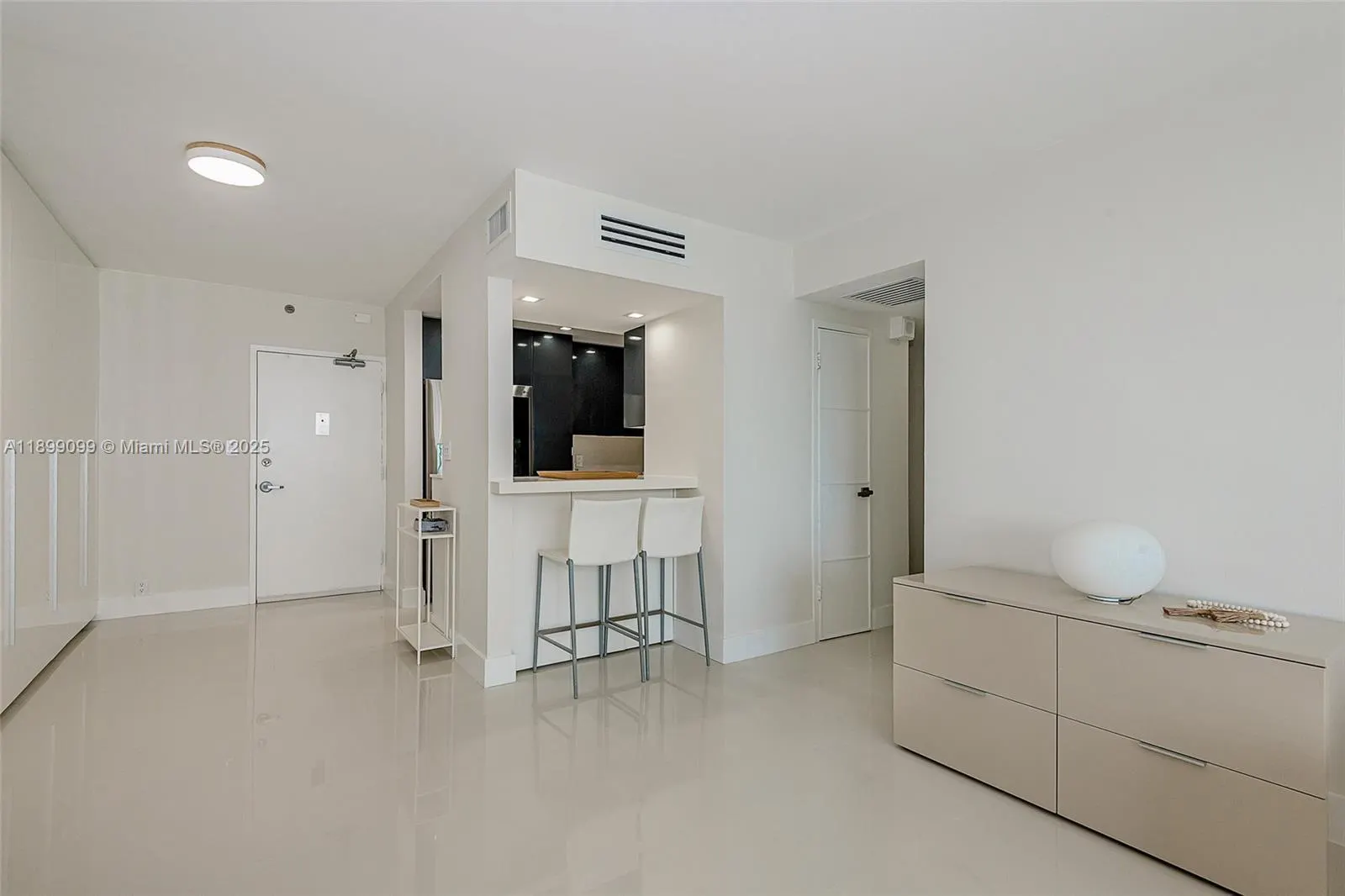 1000 West Ave, #327