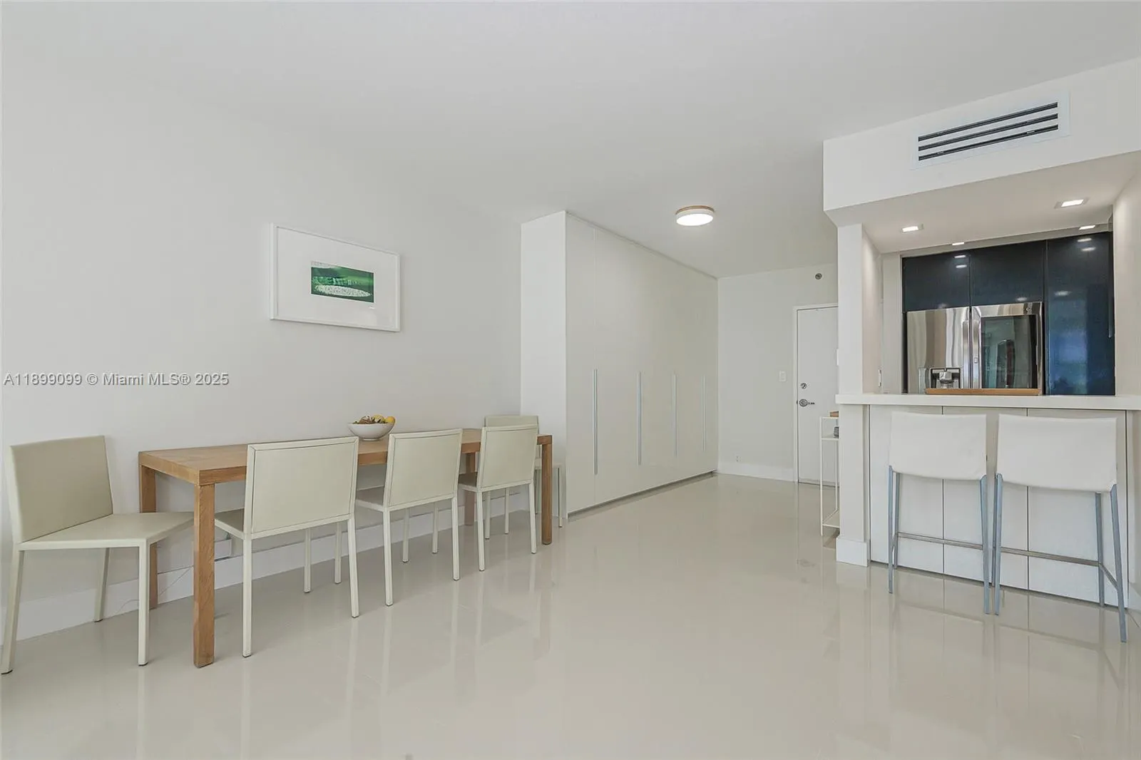 1000 West Ave, #327