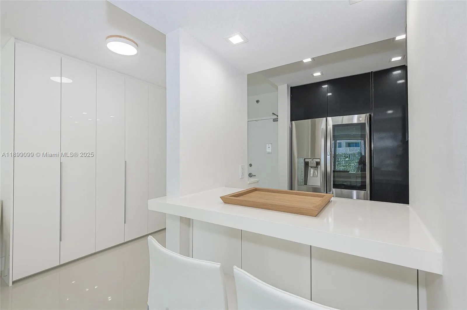 1000 West Ave, #327