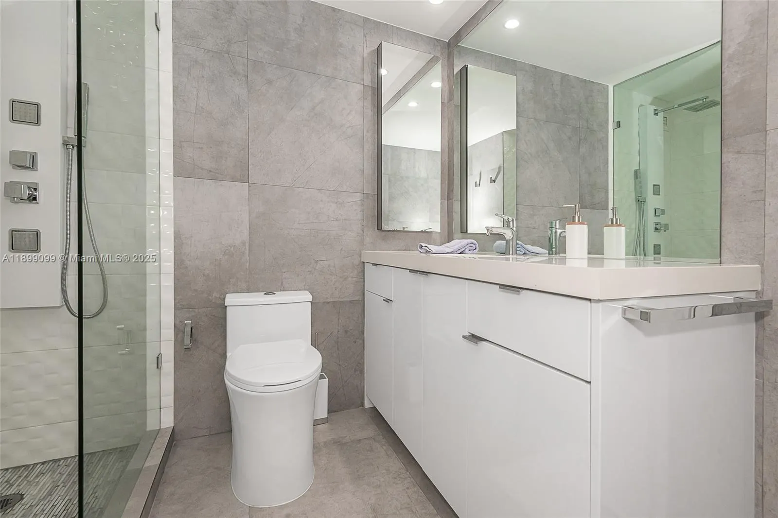 1000 West Ave, #327