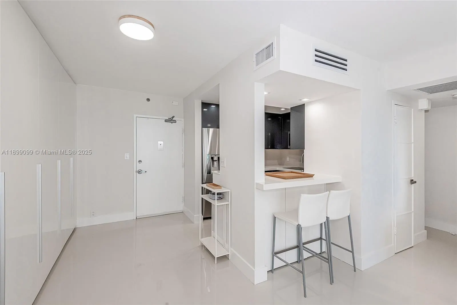1000 West Ave, #327