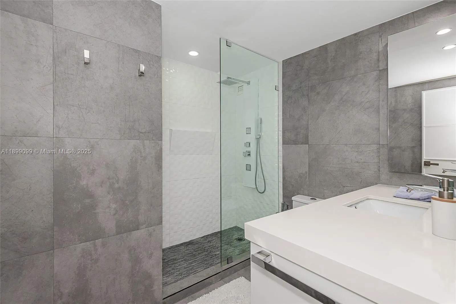 1000 West Ave, #327