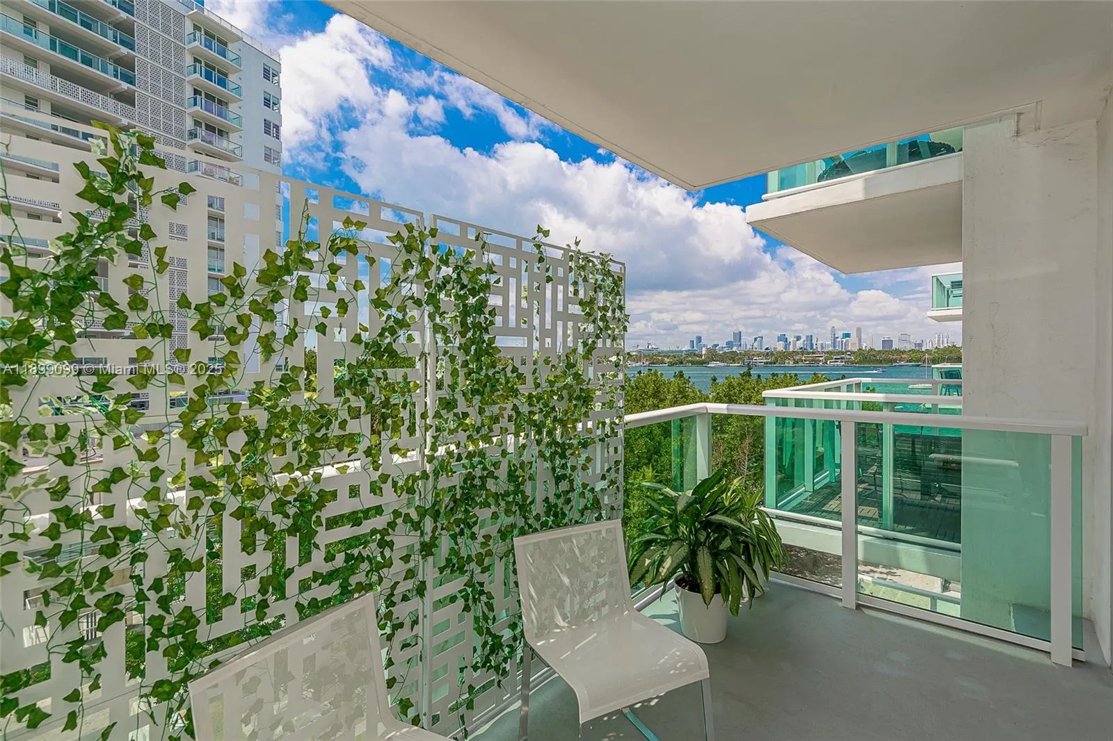 1000 West Ave, #327
