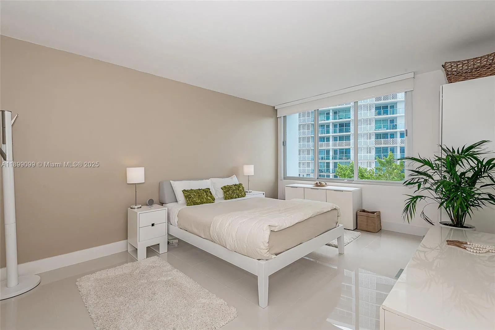 1000 West Ave, #327