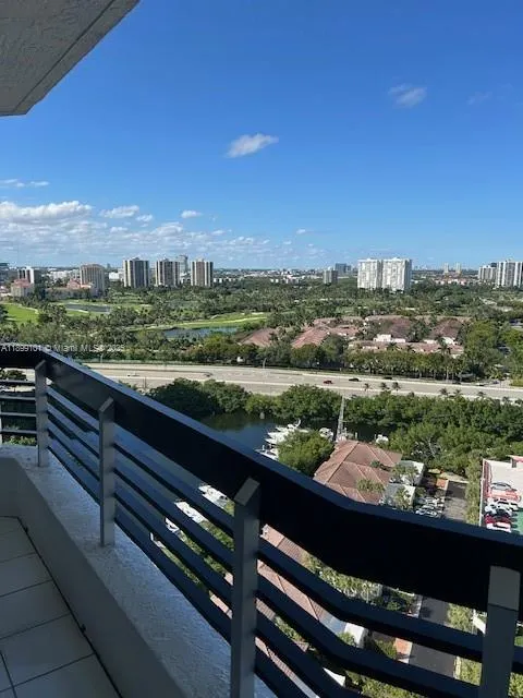 3530 N Mystic Pointe Dr, #2307