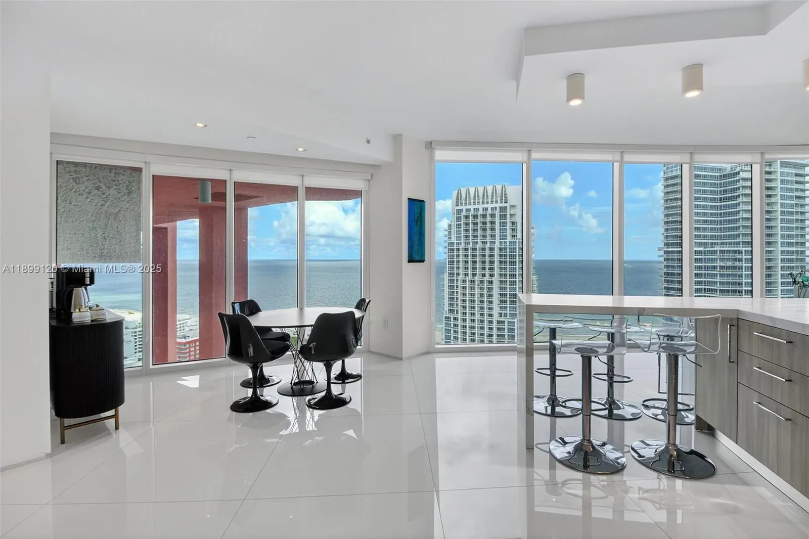 300 S Pointe Dr, #3105
