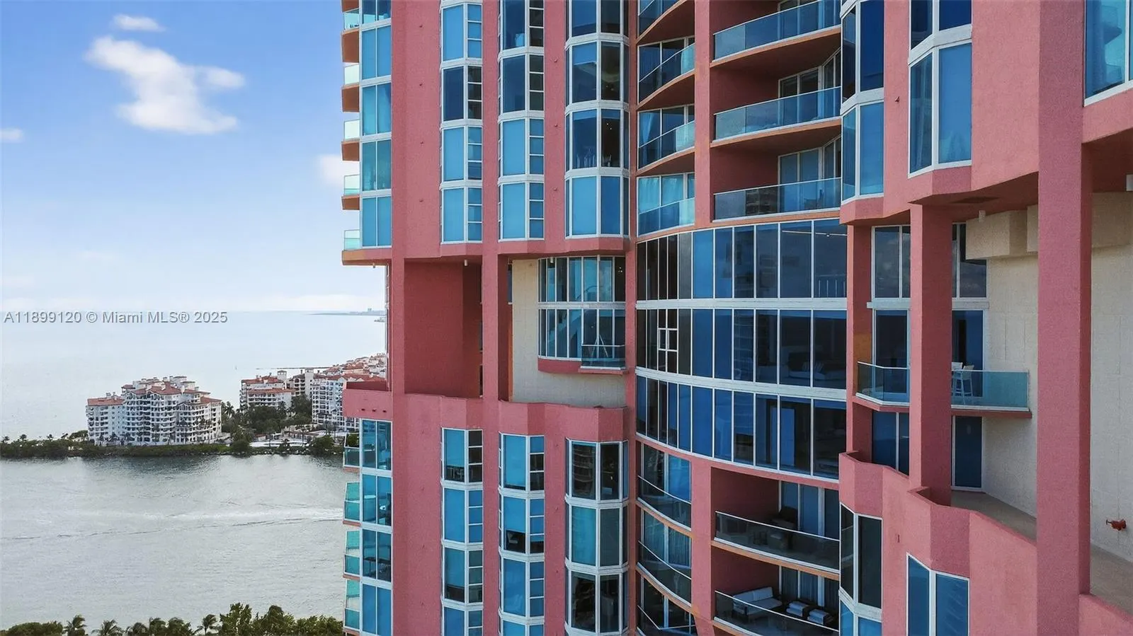 300 S Pointe Dr, #3105