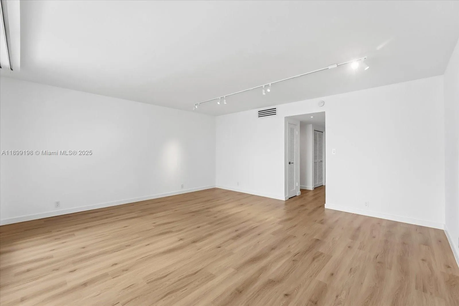 1000 West Ave, #920