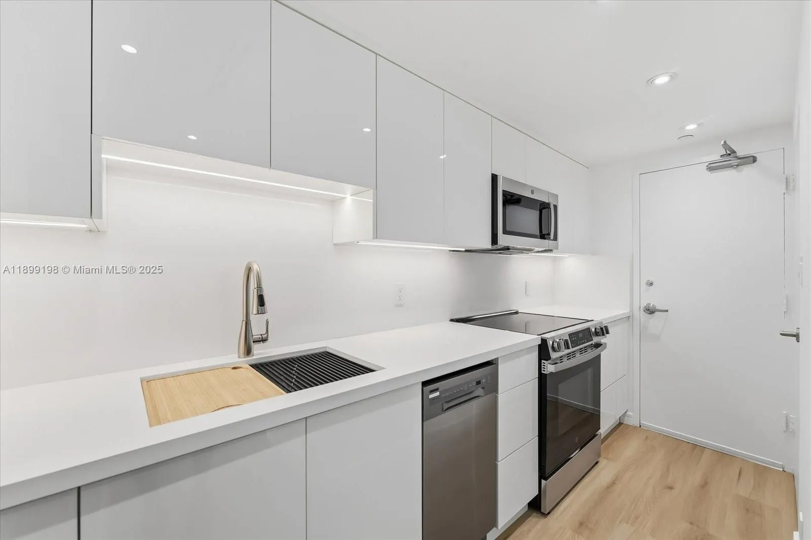 1000 West Ave, #920