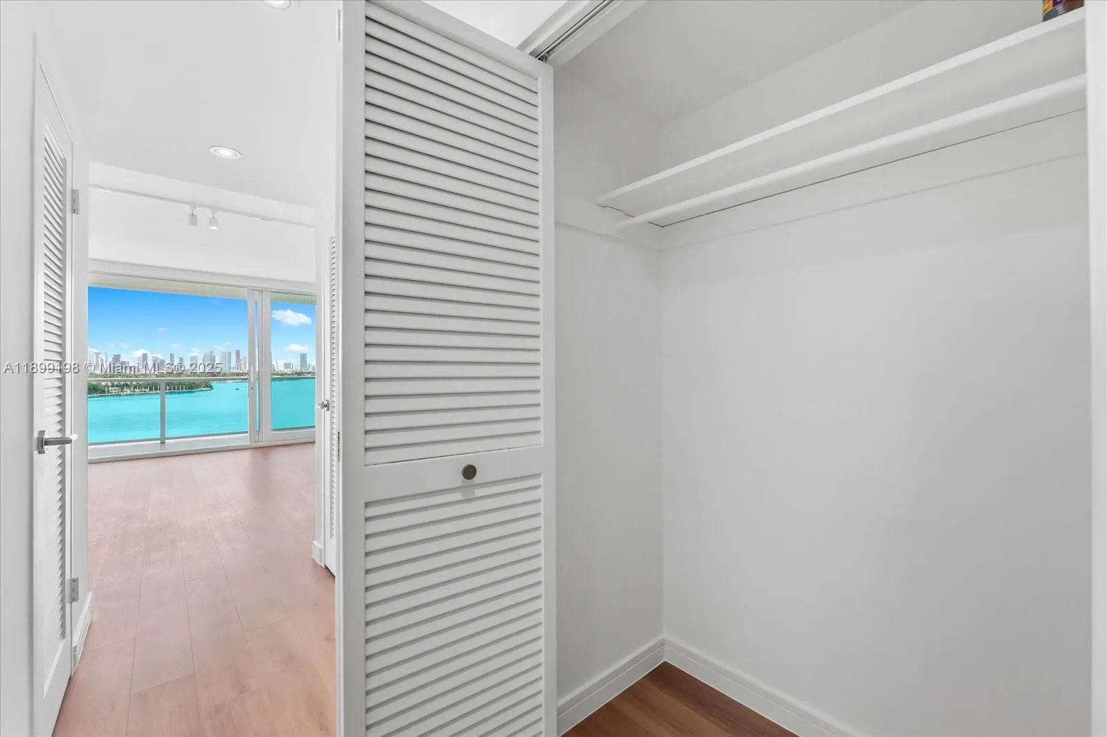 1000 West Ave, #920