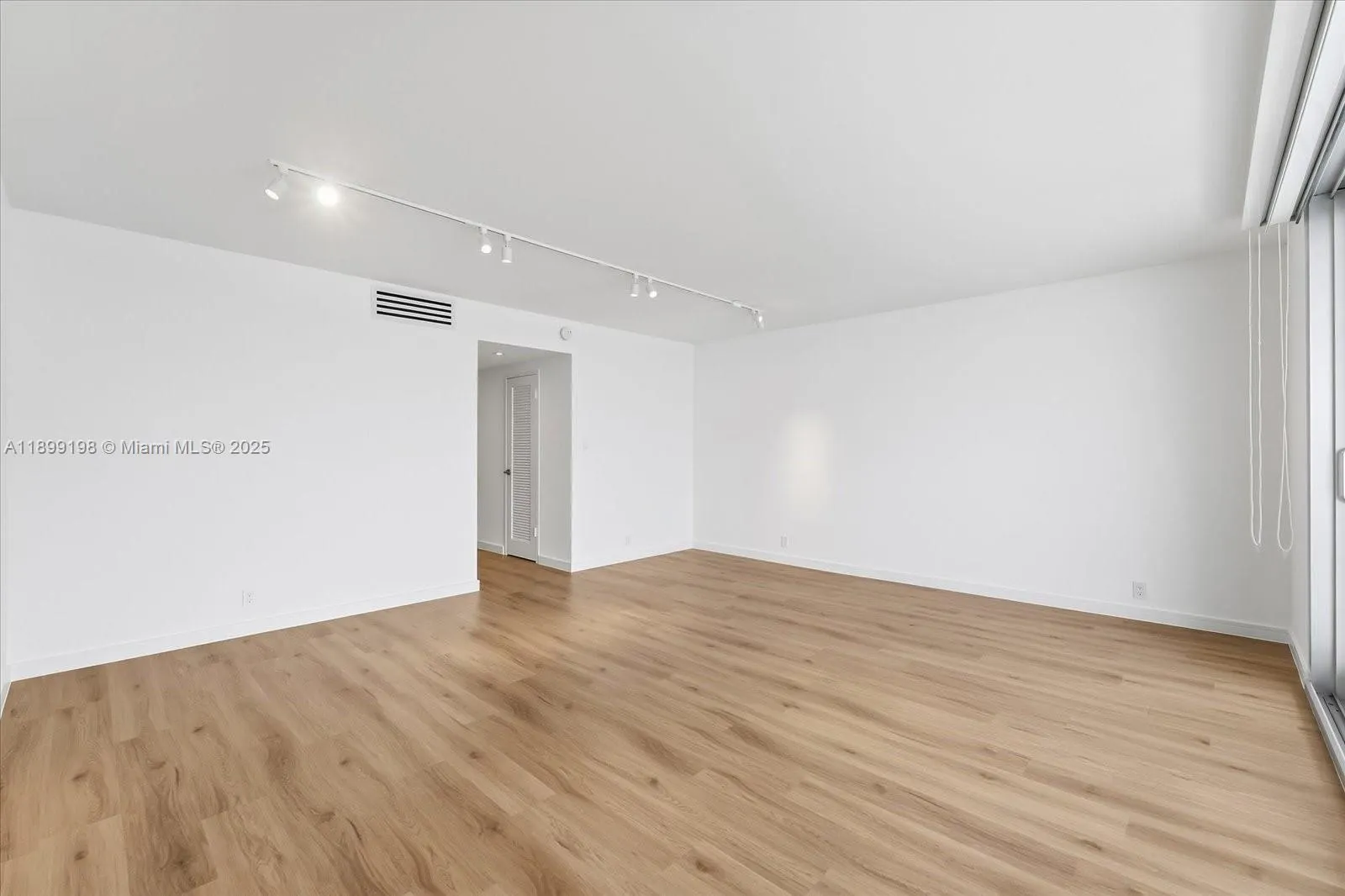 1000 West Ave, #920