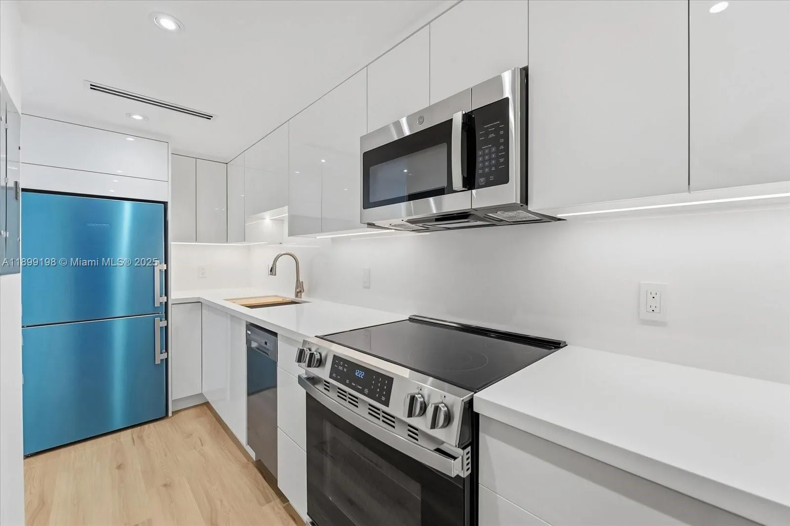 1000 West Ave, #920