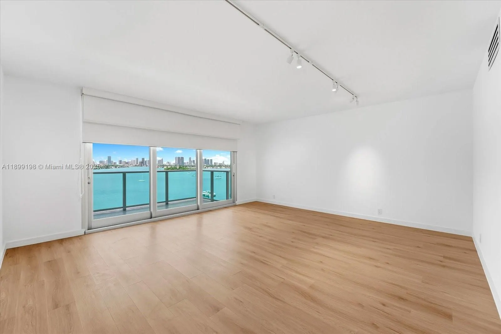 1000 West Ave, #920