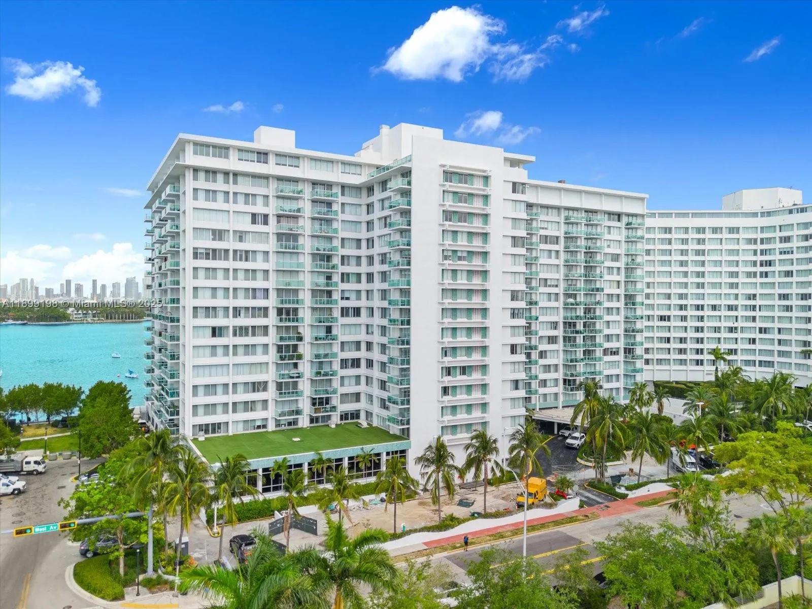 1000 West Ave, #920