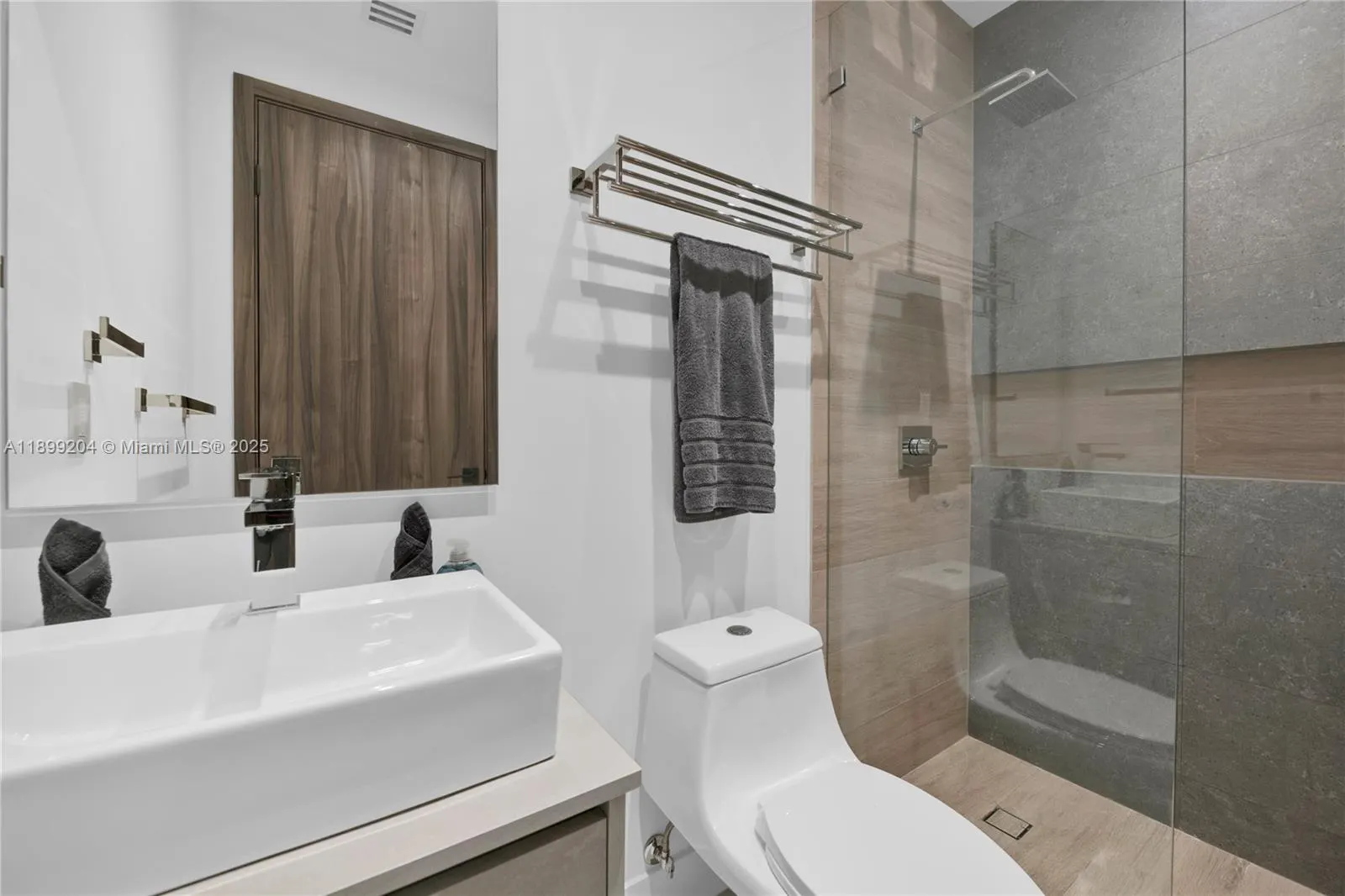 2110 NE 197th Ter