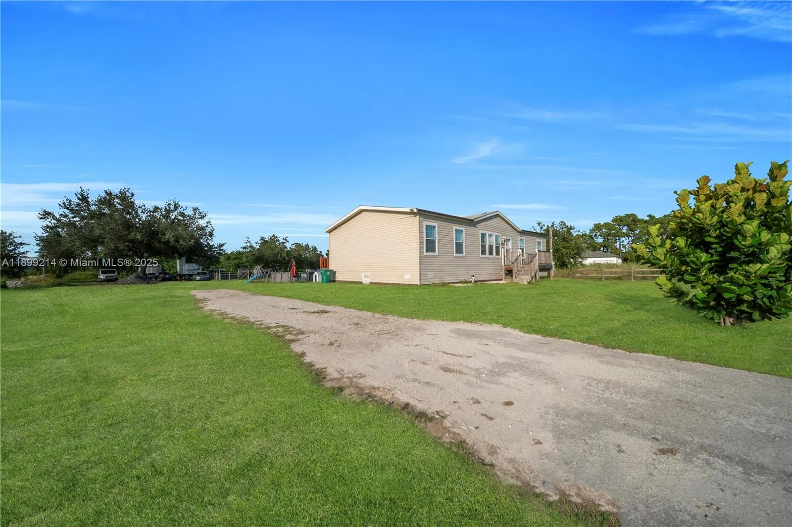 7824 8TH PL LaBelle