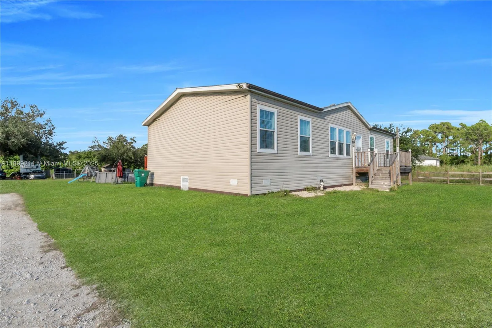 7824 8TH PL LaBelle