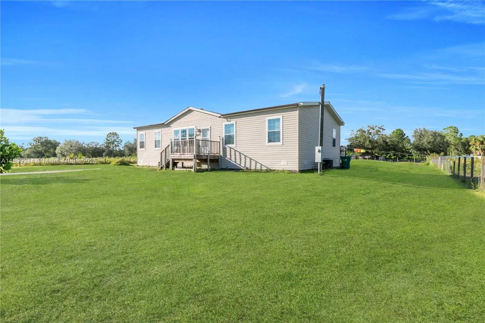 7824 8TH PL LaBelle