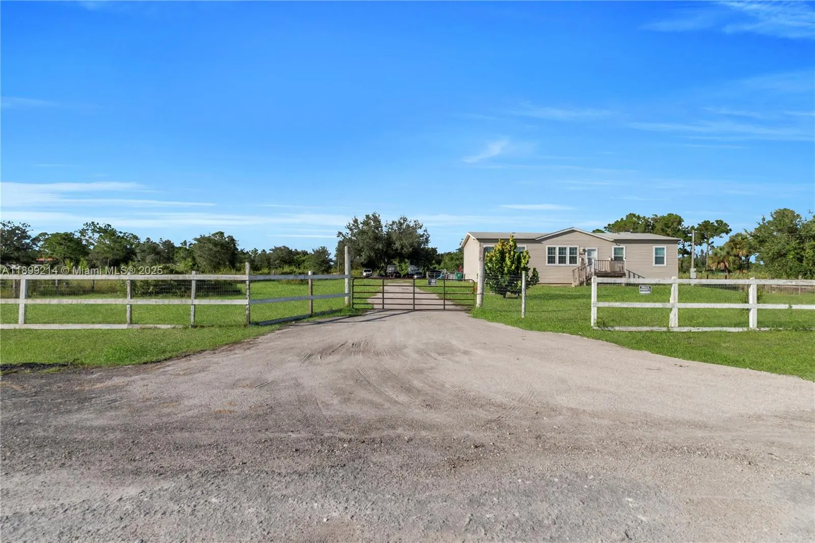 7824 8TH PL LaBelle