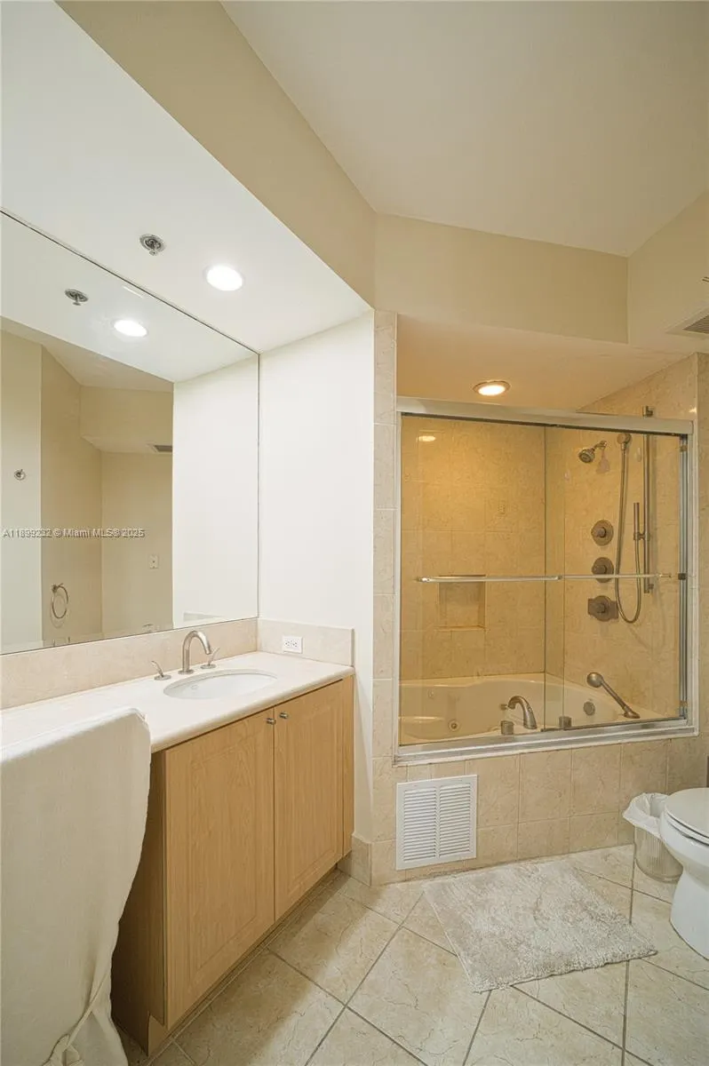 3255 NE 184th St, #12404