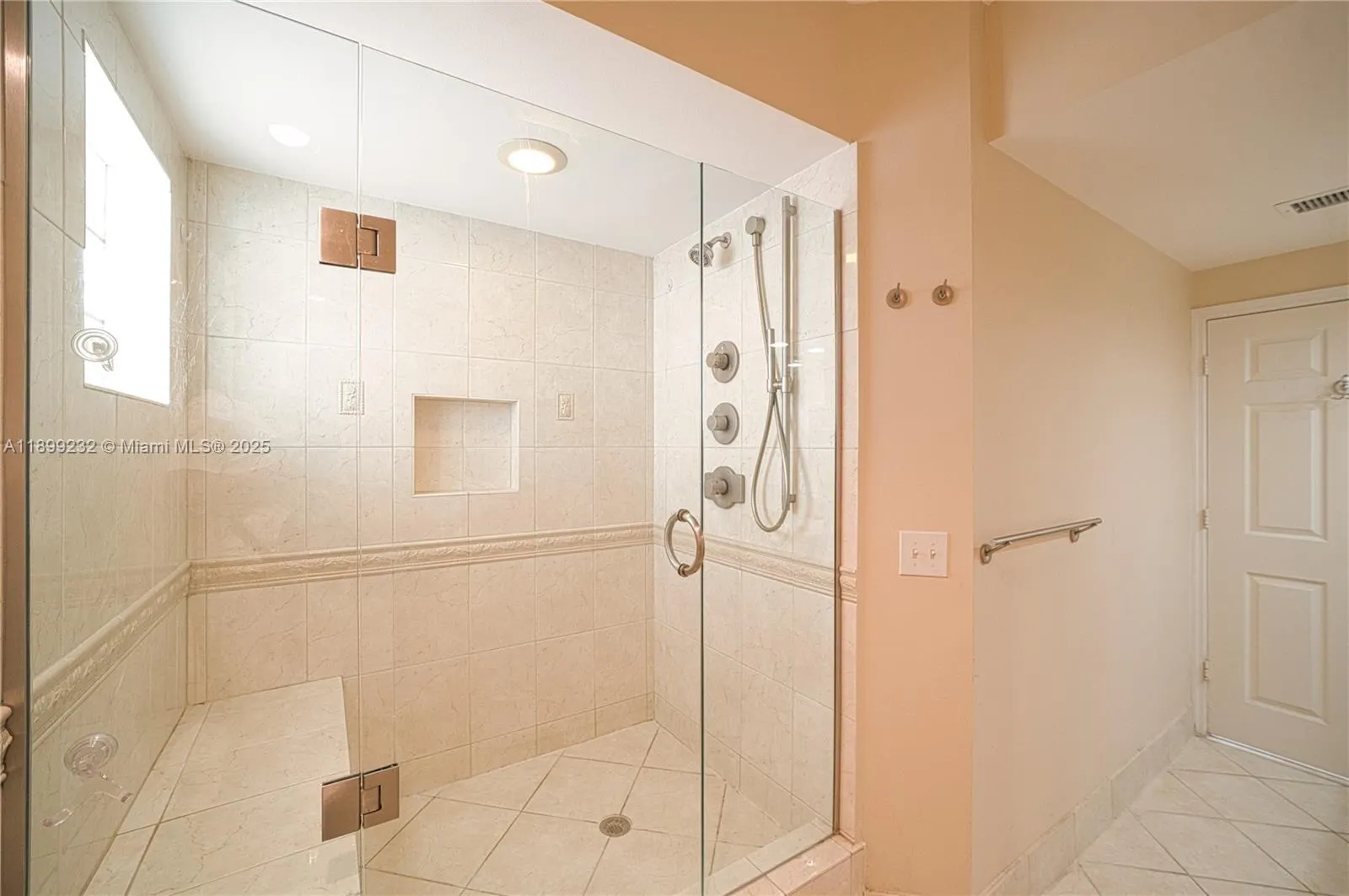 3255 NE 184th St, #12404