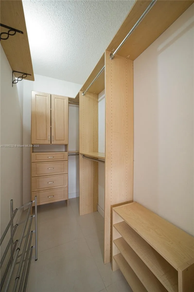 3255 NE 184th St, #12404
