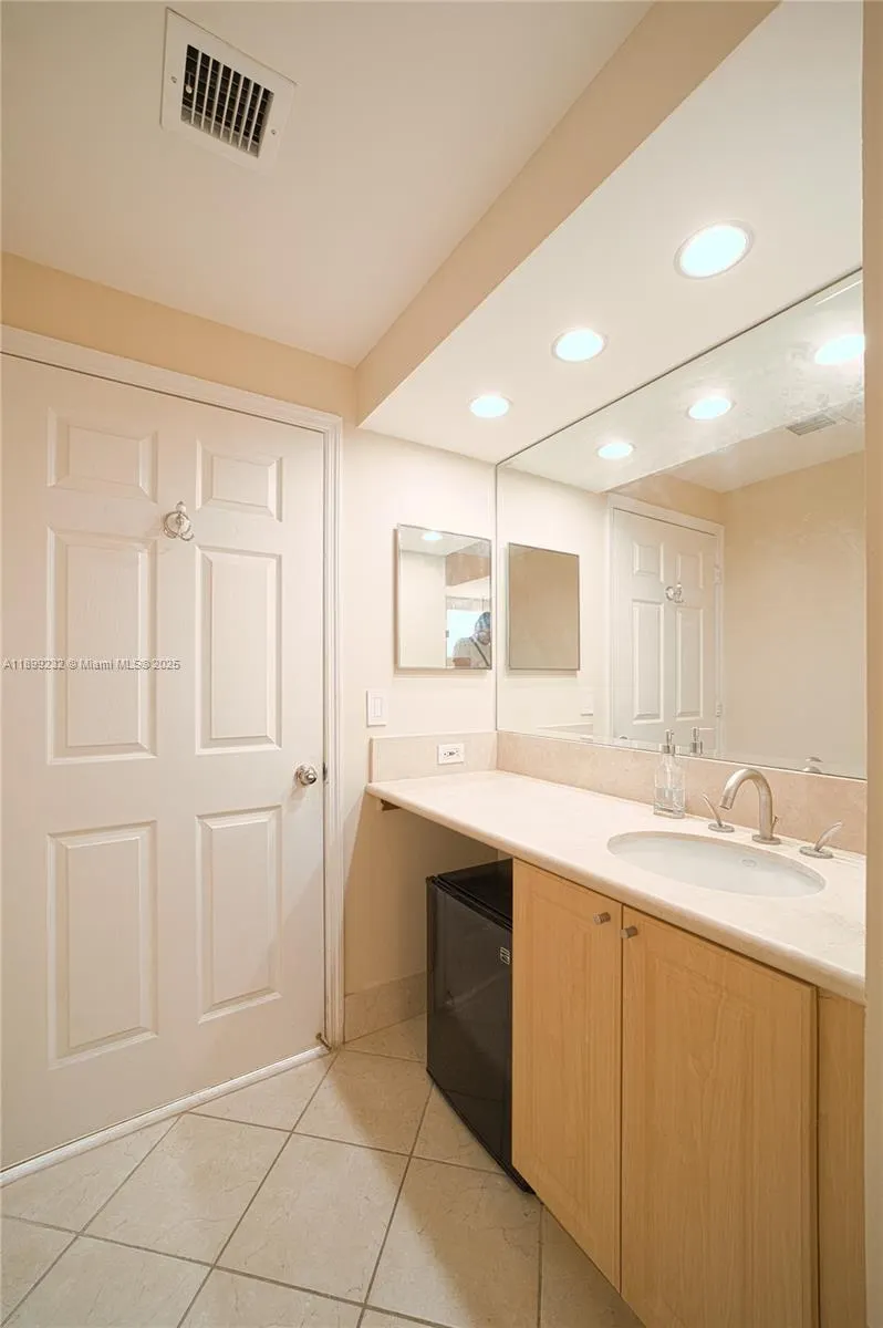 3255 NE 184th St, #12404