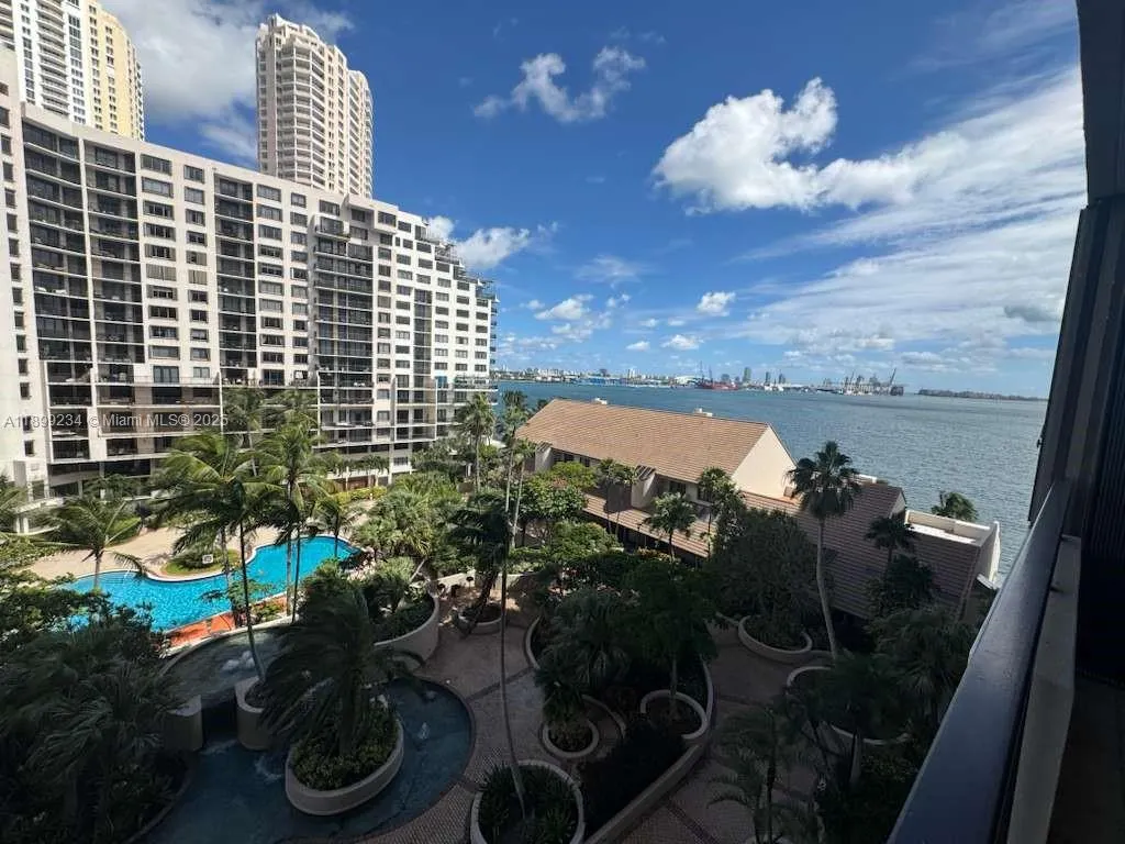 520 Brickell Key Dr, #A802