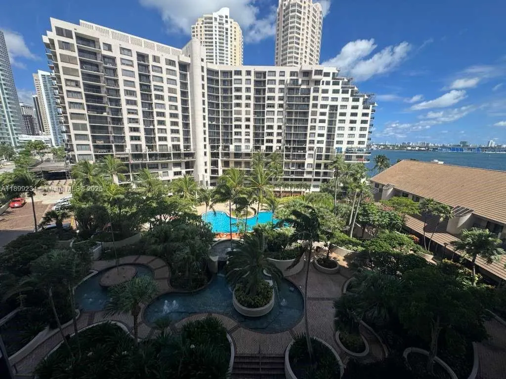 520 Brickell Key Dr, #A802