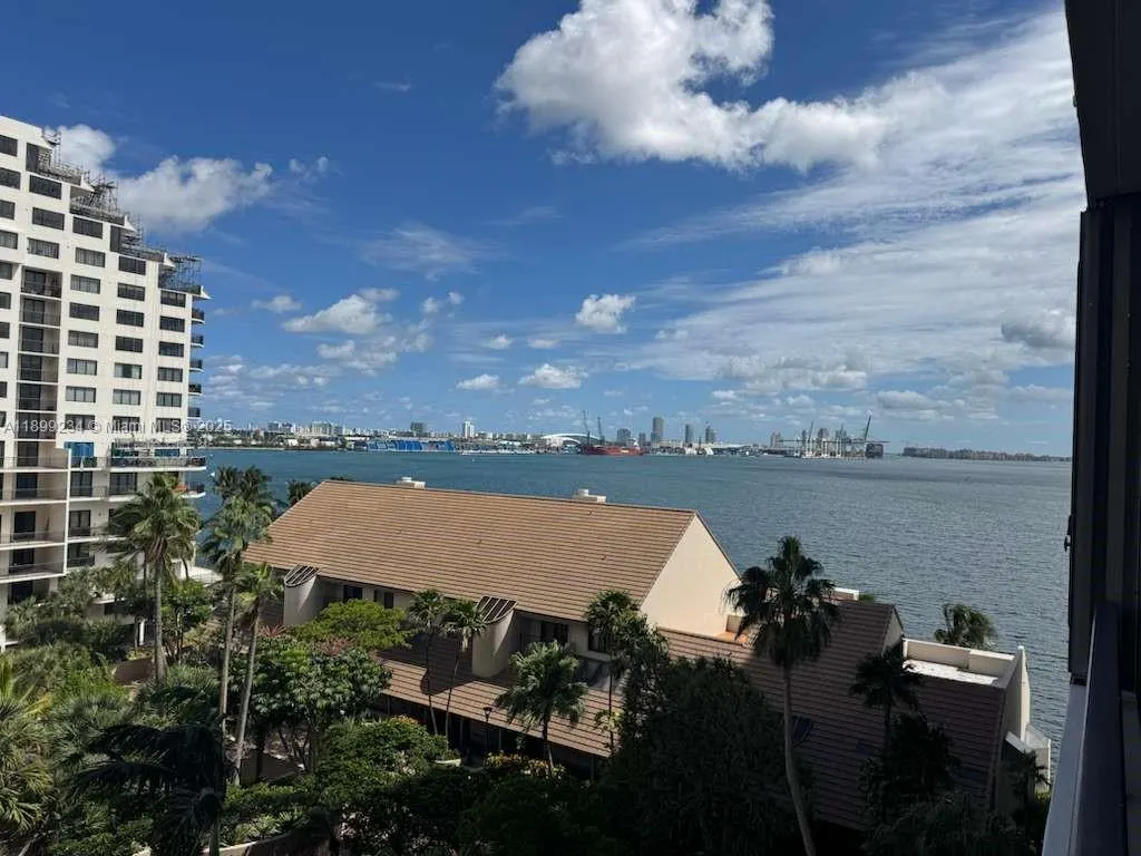 520 Brickell Key Dr, #A802