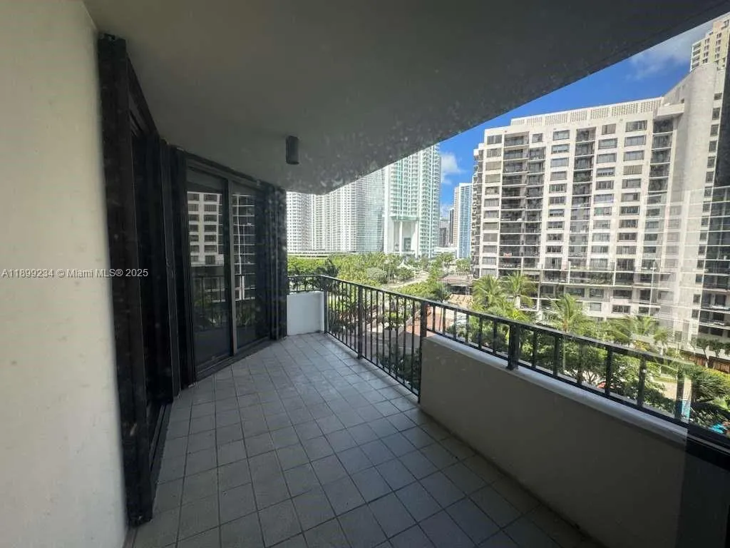 520 Brickell Key Dr, #A802