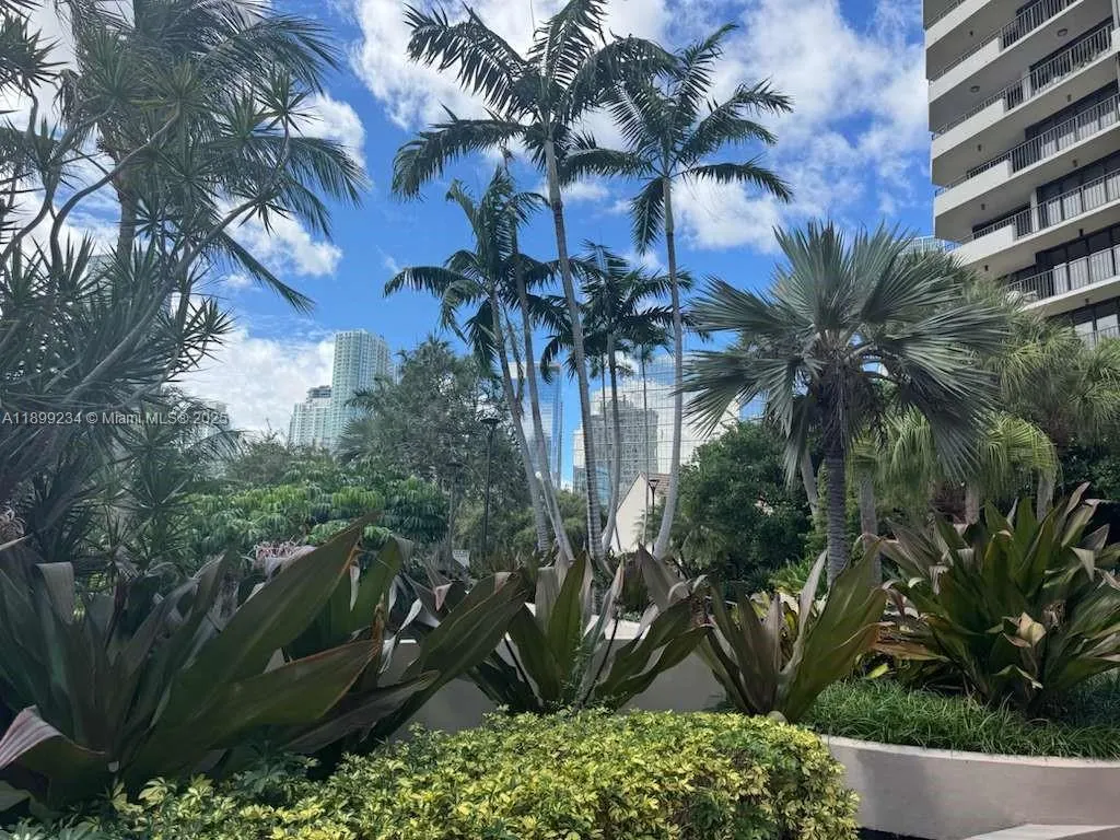 520 Brickell Key Dr, #A802