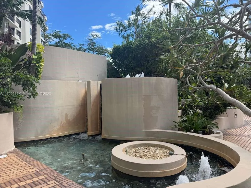 520 Brickell Key Dr, #A802