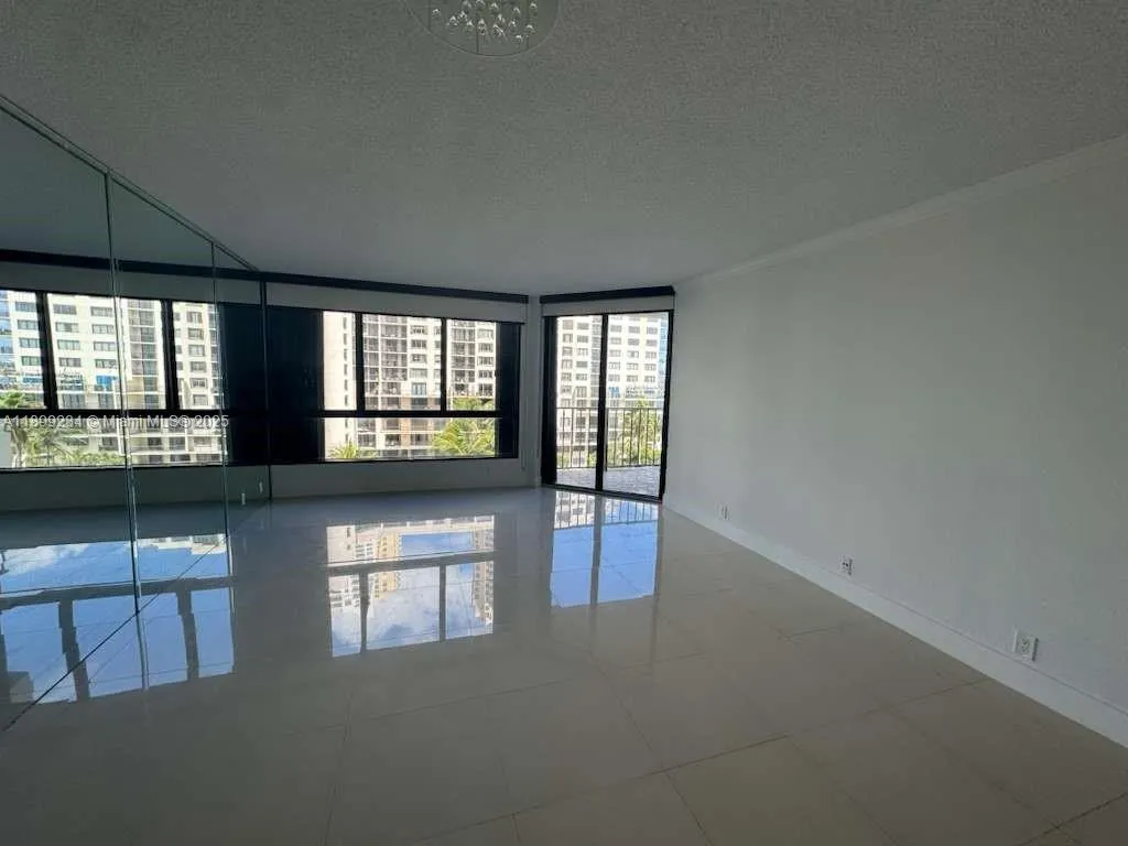 520 Brickell Key Dr, #A802