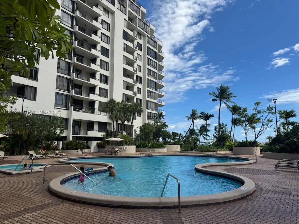 520 Brickell Key Dr, #A802