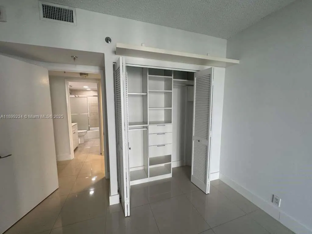 520 Brickell Key Dr, #A802