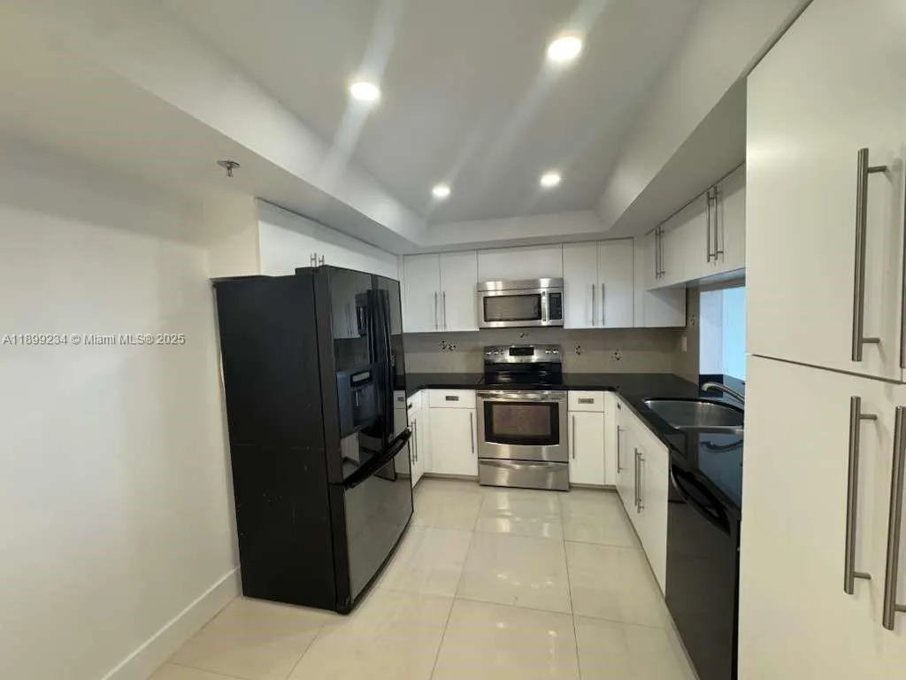 520 Brickell Key Dr, #A802