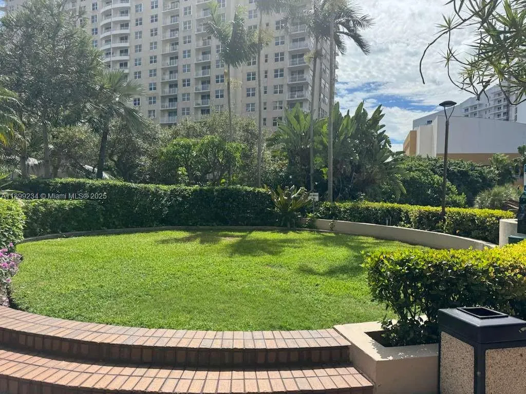 520 Brickell Key Dr, #A802