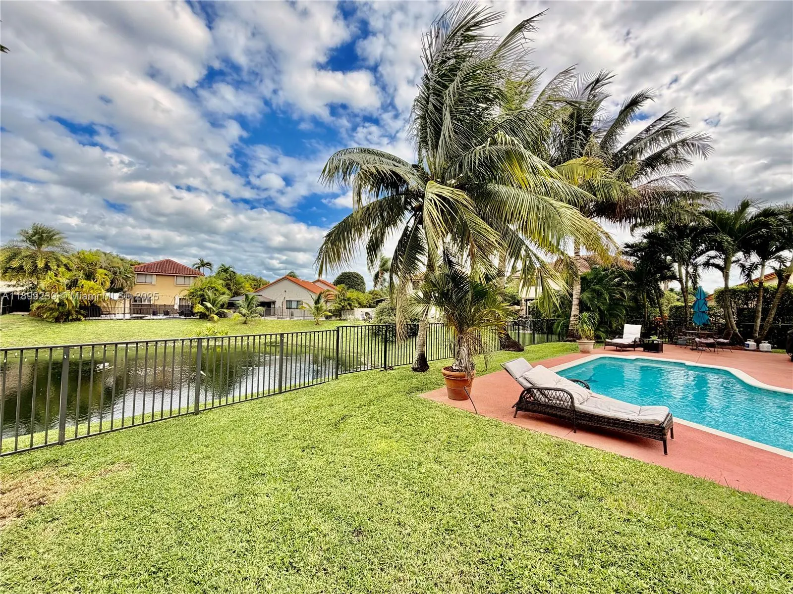 542 NW 39th Ter