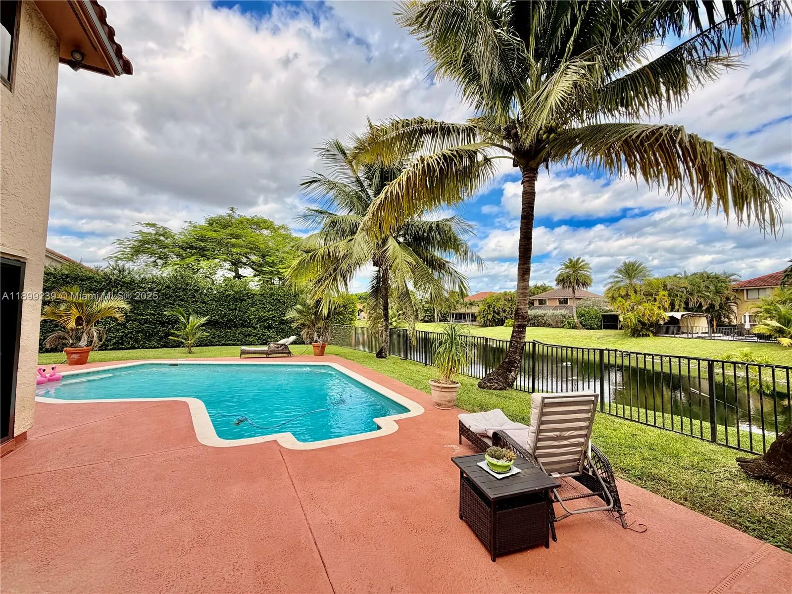 542 NW 39th Ter