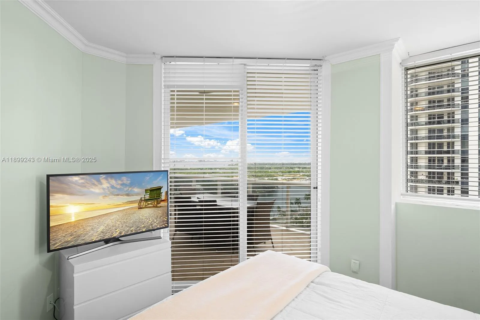 4775 Collins Ave, #1708