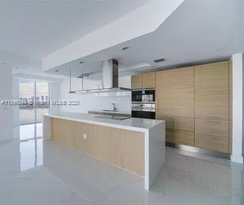 17111 Biscayne Blvd, #1009