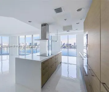 17111 Biscayne Blvd, #1009
