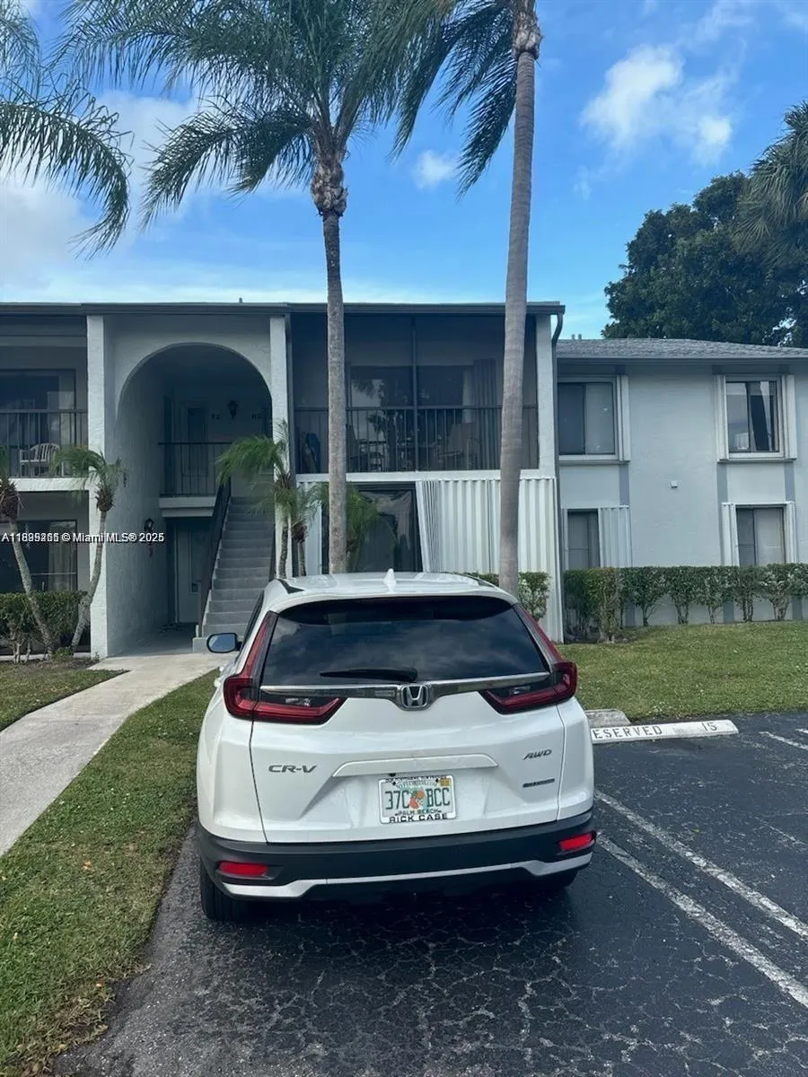 1001 Green Pine Blvd, #H2
