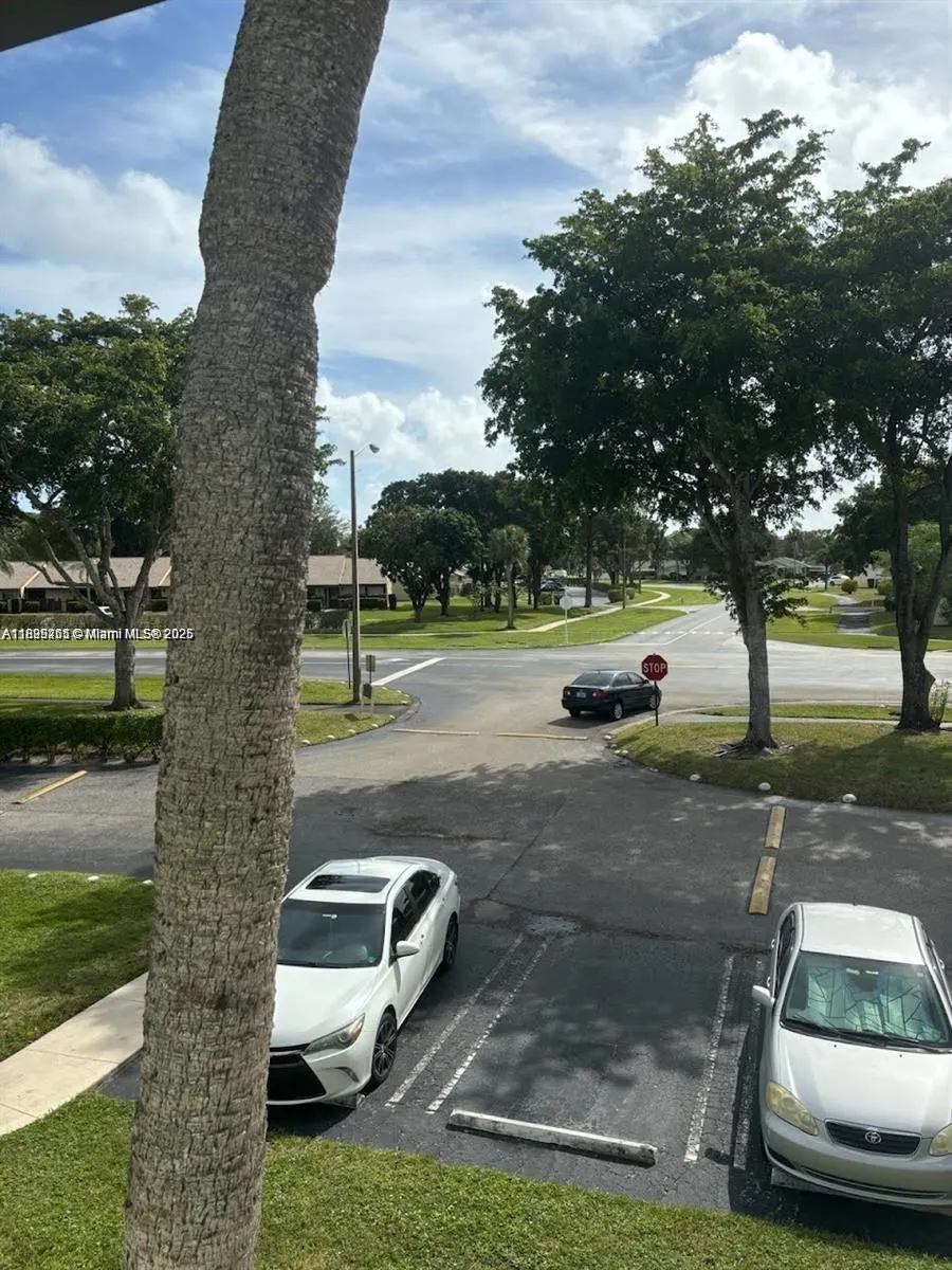 1001 Green Pine Blvd, #H2