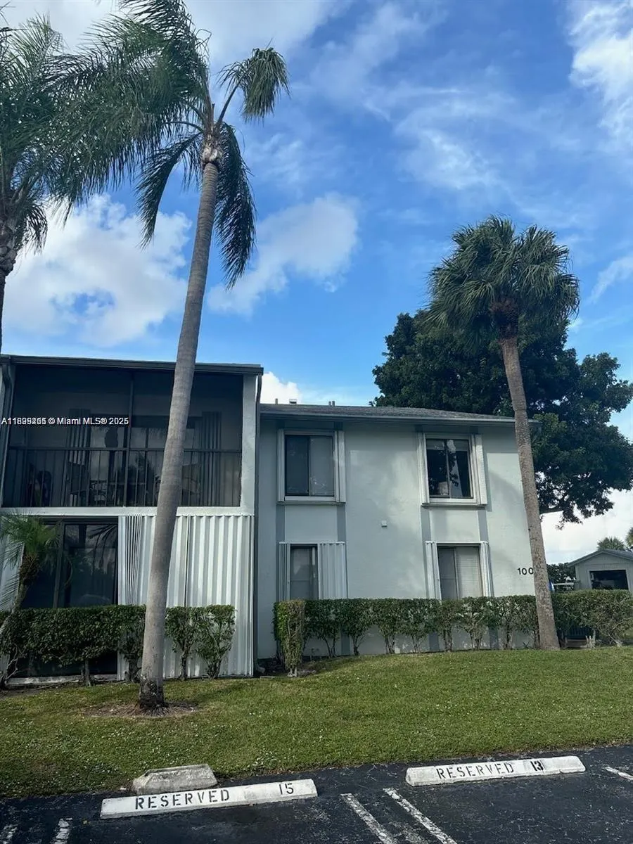 1001 Green Pine Blvd, #H2