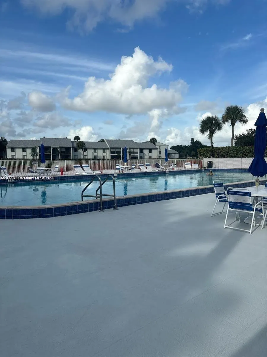 1001 Green Pine Blvd, #H2