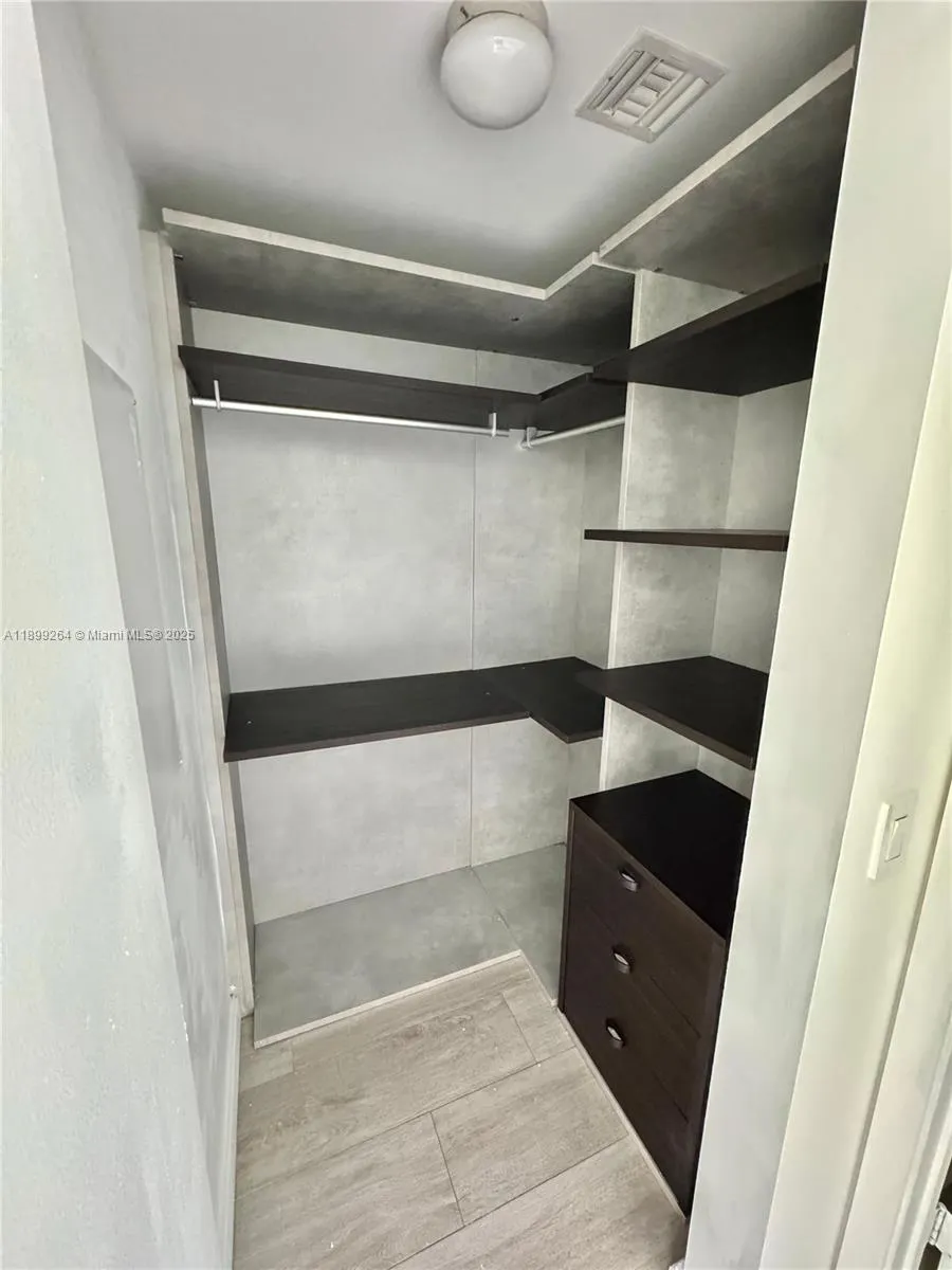 45 SW 9th St, #3404